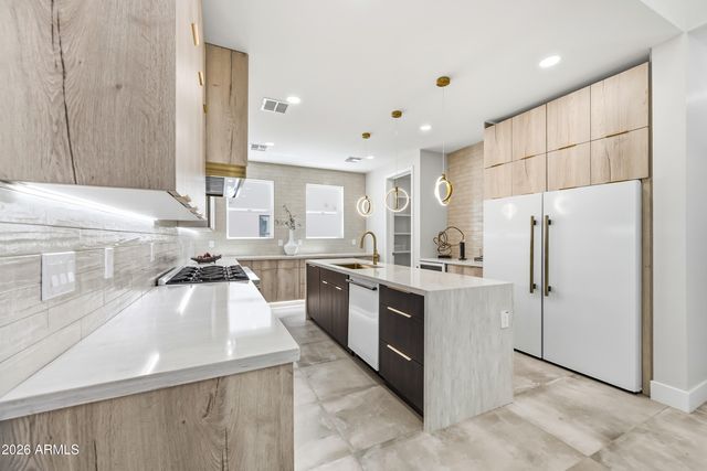 4008 N 34TH Street, Phoenix, AZ 85018