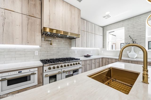 4008 N 34TH Street, Phoenix, AZ 85018