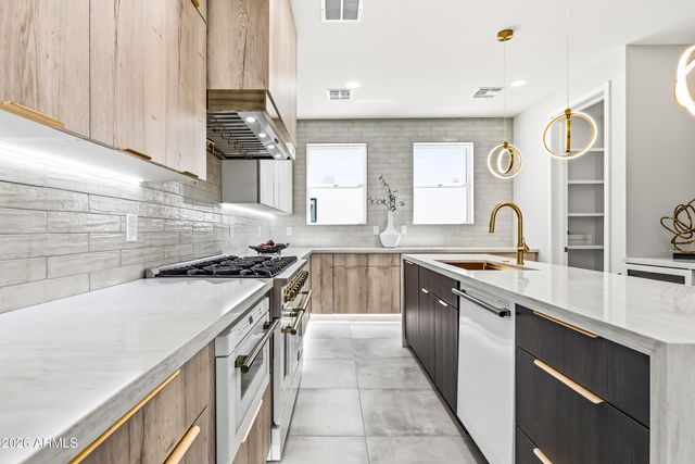 4008 N 34TH Street, Phoenix, AZ 85018