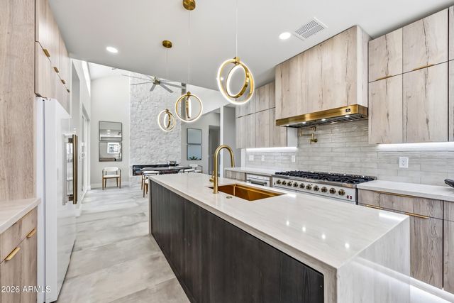 4008 N 34TH Street, Phoenix, AZ 85018