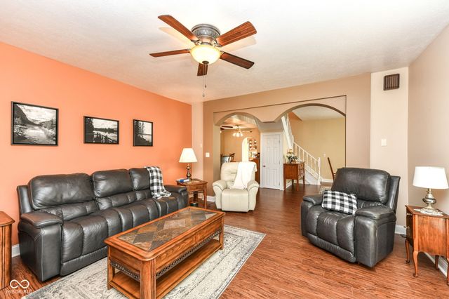 7641 S 500 W, Trafalgar, IN 46181