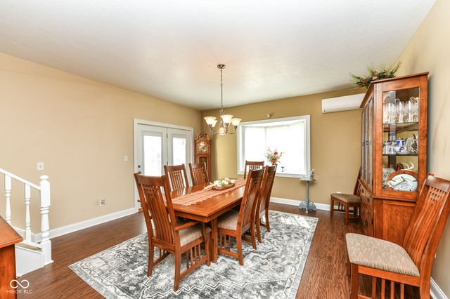 7641 S 500 W, Trafalgar, IN 46181