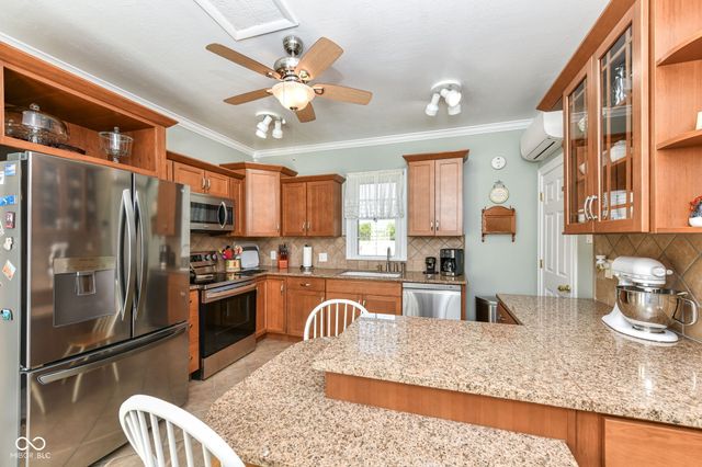 7641 S 500 W, Trafalgar, IN 46181