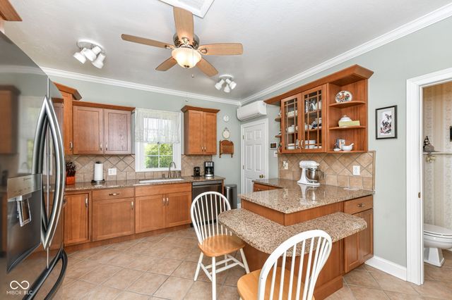 7641 S 500 W, Trafalgar, IN 46181