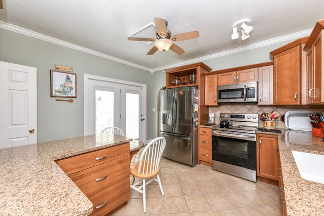 7641 S 500 W, Trafalgar, IN 46181