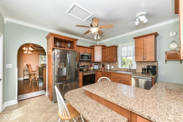 7641 S 500 W, Trafalgar, IN 46181