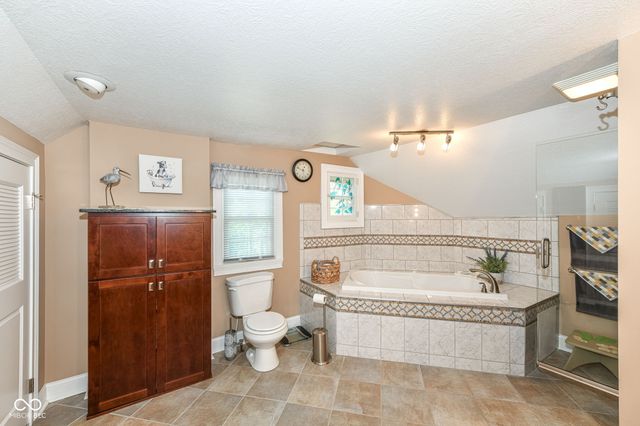 7641 S 500 W, Trafalgar, IN 46181