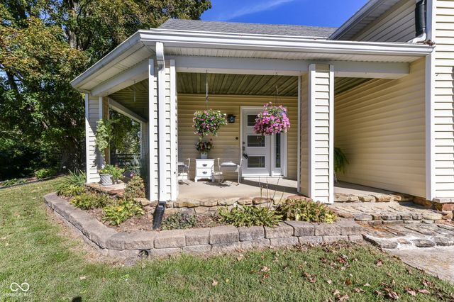 7641 S 500 W, Trafalgar, IN 46181