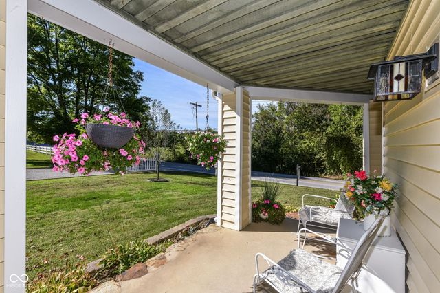 7641 S 500 W, Trafalgar, IN 46181