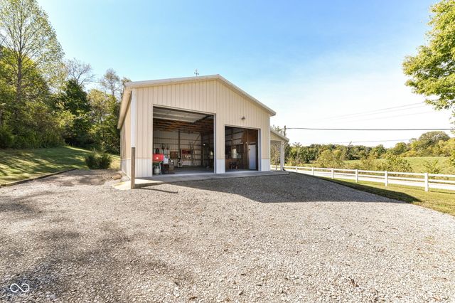 7641 S 500 W, Trafalgar, IN 46181