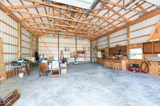 7641 S 500 W, Trafalgar, IN 46181