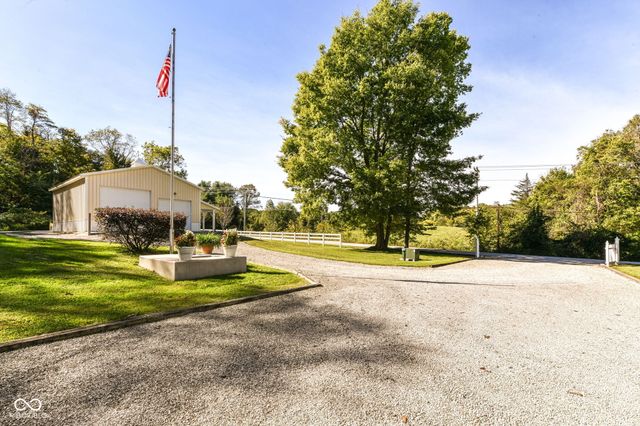 7641 S 500 W, Trafalgar, IN 46181