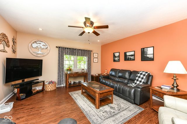 7641 S 500 W, Trafalgar, IN 46181