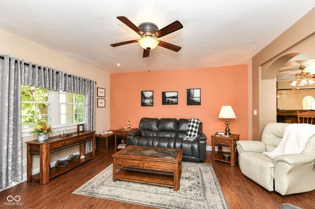 7641 S 500 W, Trafalgar, IN 46181