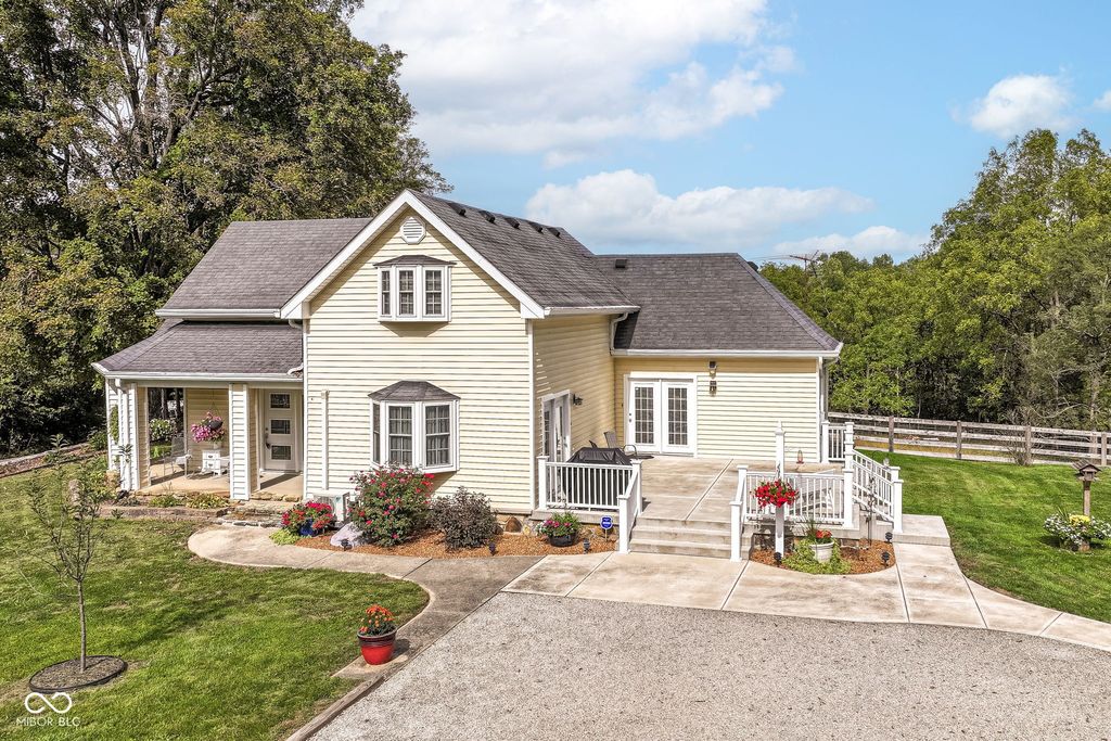 7641 S 500 W, Trafalgar, IN 46181