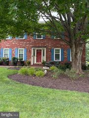 2711 MUSTANG DR, Herndon, VA 20171