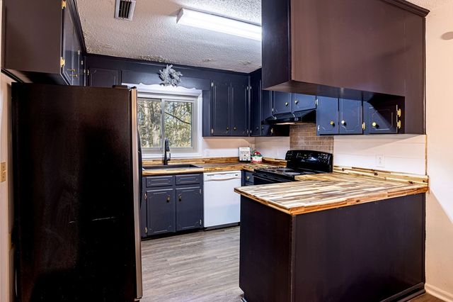 1004 Fieldstone Dr, Dothan, AL 36303