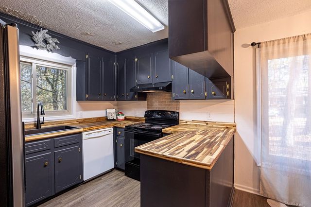 1004 Fieldstone Dr, Dothan, AL 36303