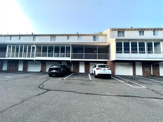 308 Blisswood Village Dr 308, Ludlow, MA 01056