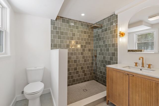 114 Lake St, Peabody, MA 01960