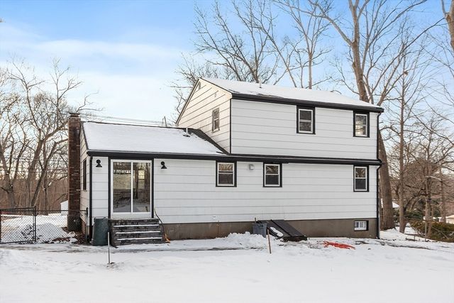 114 Lake St, Peabody, MA 01960