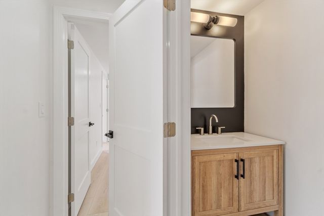 114 Lake St, Peabody, MA 01960