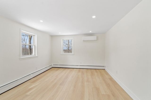 114 Lake St, Peabody, MA 01960