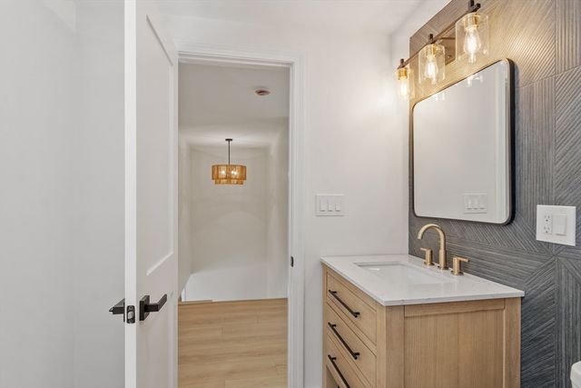 114 Lake St, Peabody, MA 01960