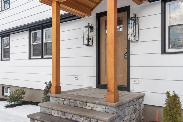 114 Lake St, Peabody, MA 01960