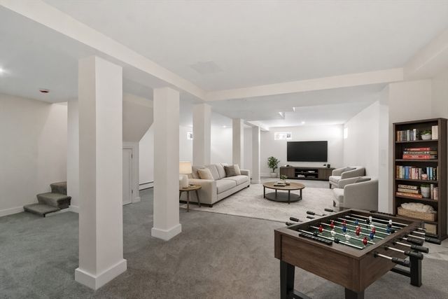 114 Lake St, Peabody, MA 01960