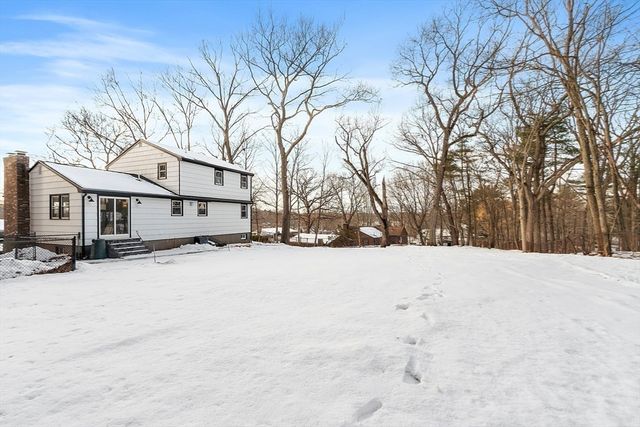 114 Lake St, Peabody, MA 01960