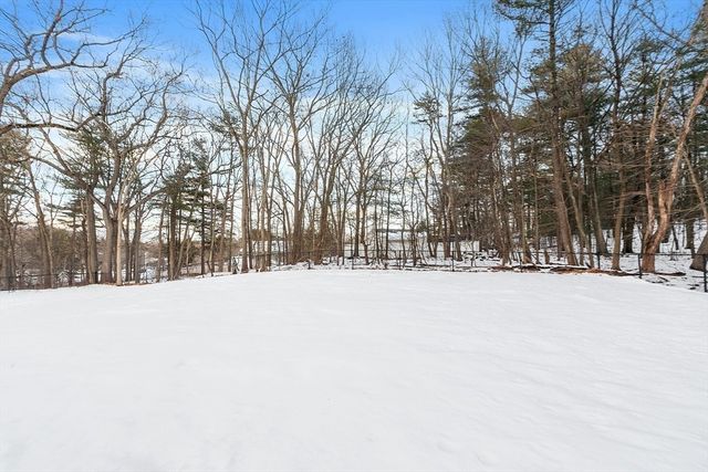 114 Lake St, Peabody, MA 01960