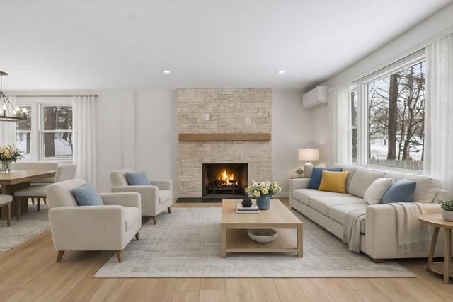 114 Lake St, Peabody, MA 01960