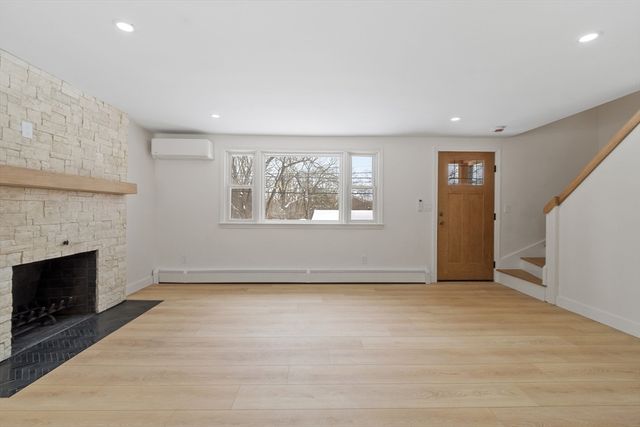 114 Lake St, Peabody, MA 01960