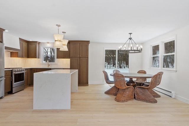 114 Lake St, Peabody, MA 01960