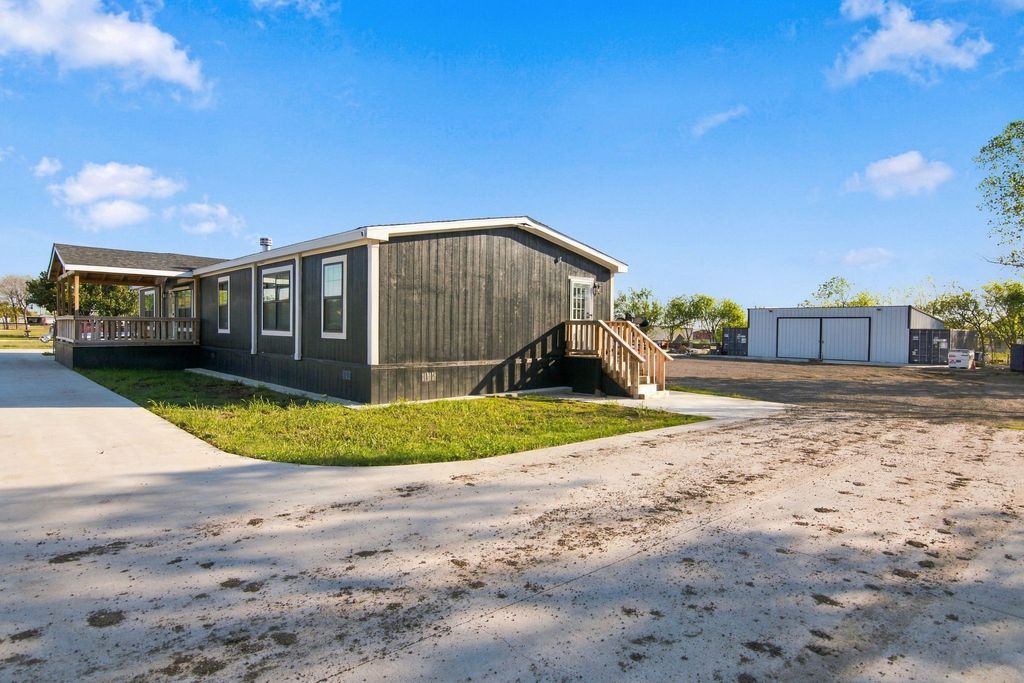 18061 CINDY Lane, Justin, TX 76247 — photo 5