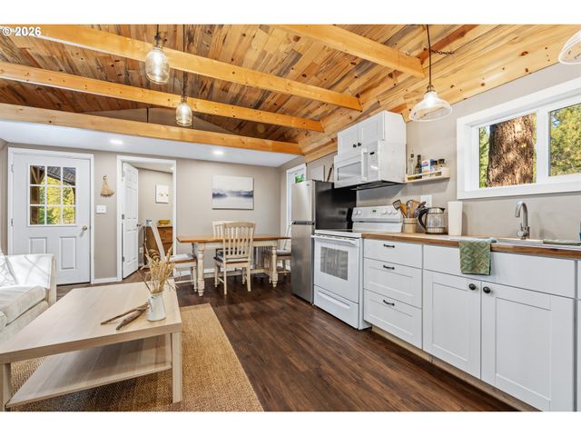 2216 HIGHWAY 141, Trout Lake, WA 98650