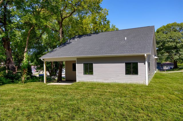 1417 Pioneer Road, Des Moines, IA 50315