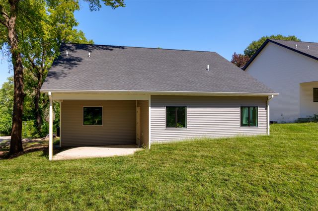 1417 Pioneer Road, Des Moines, IA 50315