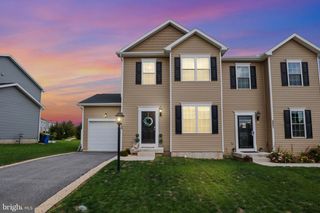 2649 BROWNSTONE DR, Dover, PA 17315