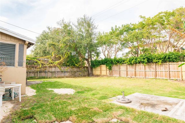 5807 SW 41st St, South Miami, FL 33155