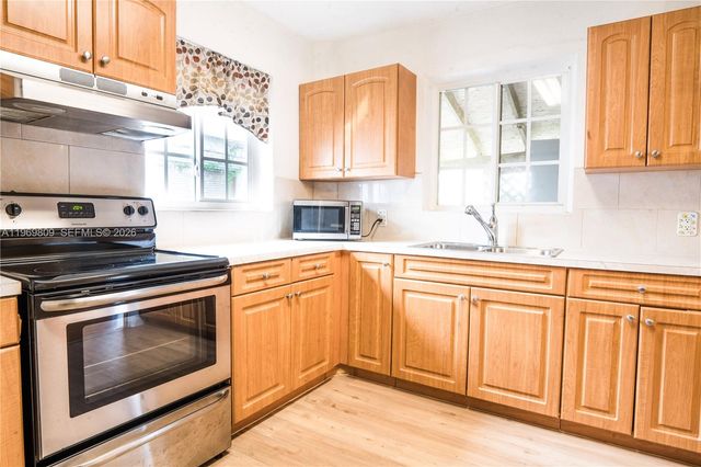 5807 SW 41st St, South Miami, FL 33155