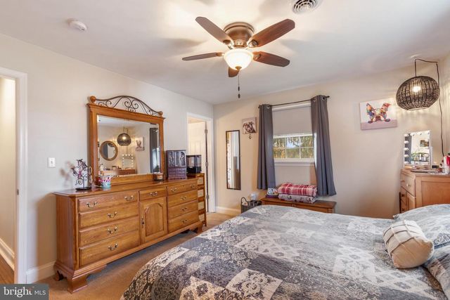 1077 PINE GROVE RD, Hanover, PA 17331