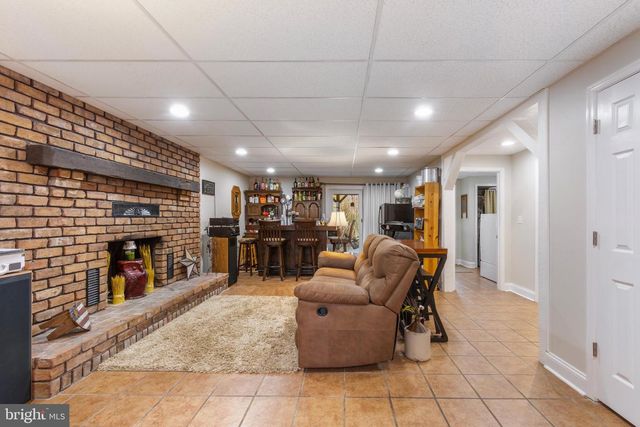 1077 PINE GROVE RD, Hanover, PA 17331