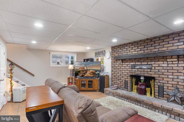 1077 PINE GROVE RD, Hanover, PA 17331