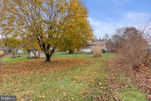 1077 PINE GROVE RD, Hanover, PA 17331