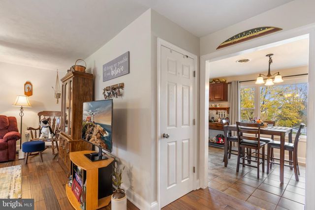 1077 PINE GROVE RD, Hanover, PA 17331