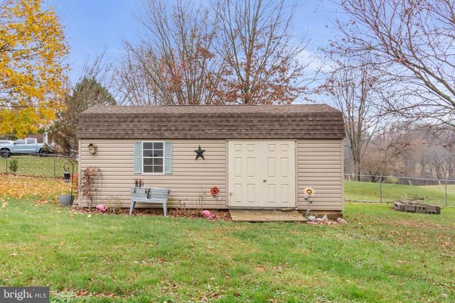 1077 PINE GROVE RD, Hanover, PA 17331