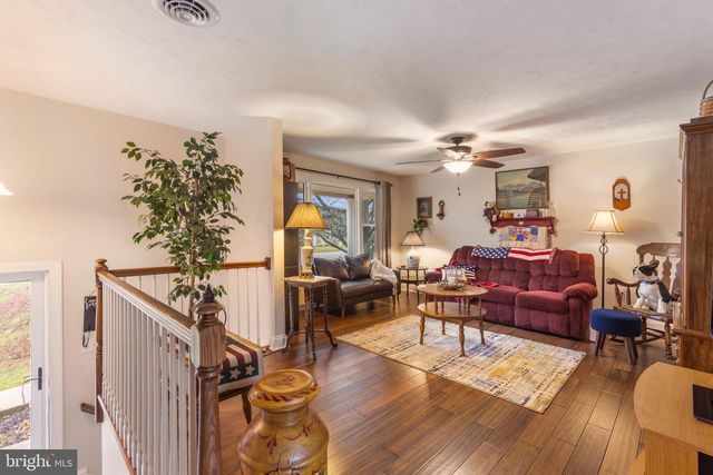 1077 PINE GROVE RD, Hanover, PA 17331