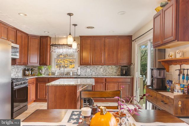 1077 PINE GROVE RD, Hanover, PA 17331